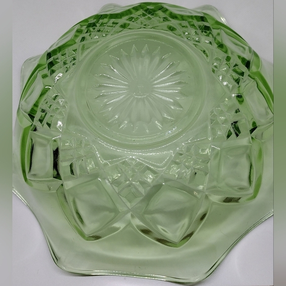 Vtg. Hazel Atlas Uranium Glass Diamond Arches Fruit Bowl With‎ 6 Berry Bowls - Picture 6 of 12